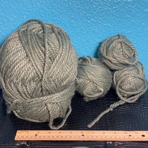 540g Bargain Untagged Bulky Super Chunky Yarn Probably Wool-Ease